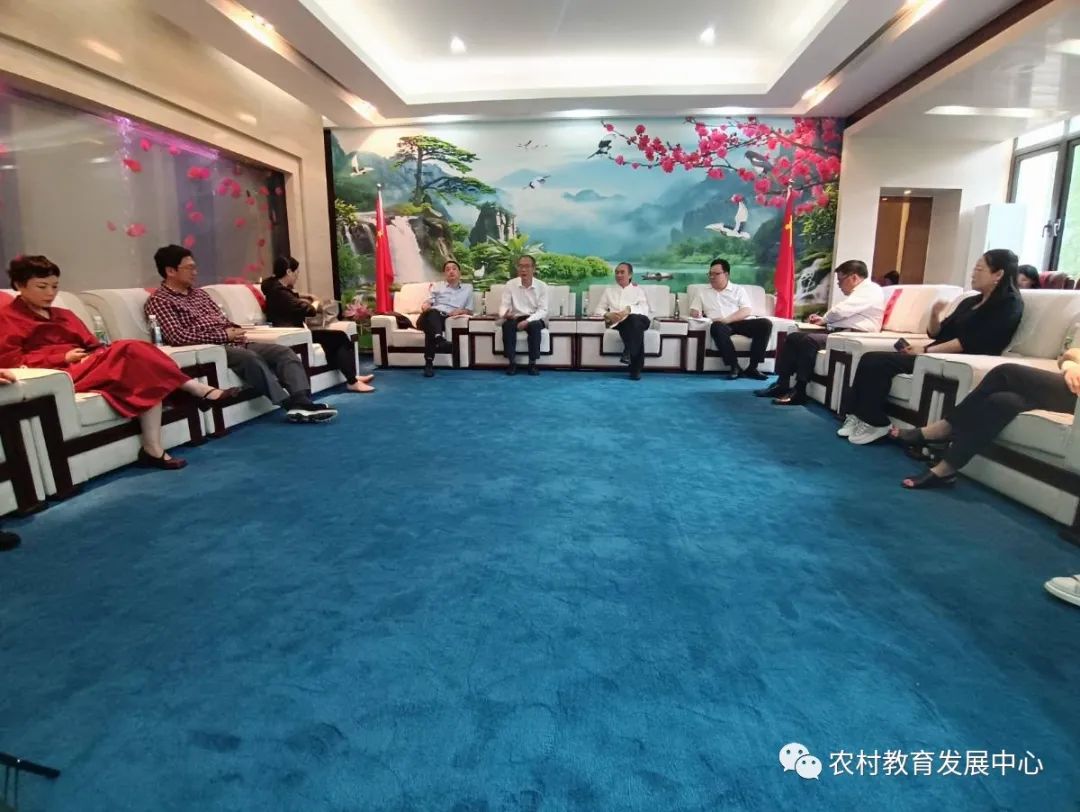 “文學(xué)賦能鄉(xiāng)村振興”研討會(huì)在滬召開(kāi)(圖1)