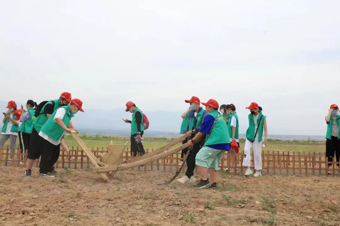 2023年中國(guó)農(nóng)民豐收節(jié)農(nóng)耕特色研發(fā)勞動(dòng)基地育人活動(dòng)啟動(dòng)儀式(圖4)